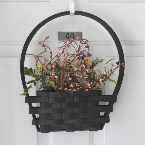 Kristof Mini-Flat Door Basket Wreath Made in Maine & Bonus Flowers and Ornament - Picture 3 of 15